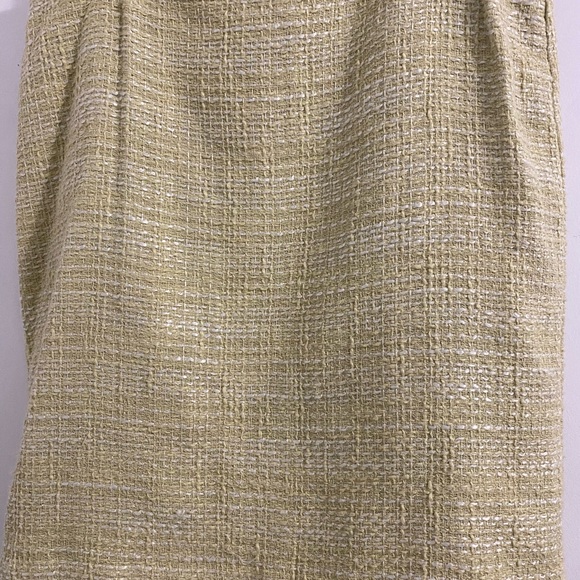 Lime green skirt. - Picture 2 of 4